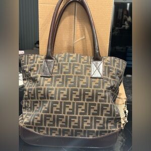 ☄️☄️ Fendi tote. A condition. W COA. ☄️☄️